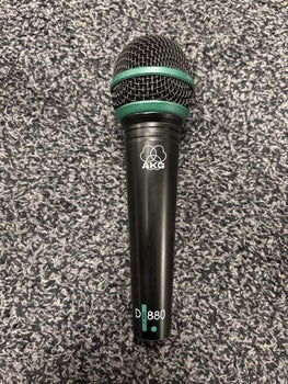 Akg D880 mikrofoni k&auml;ytetty